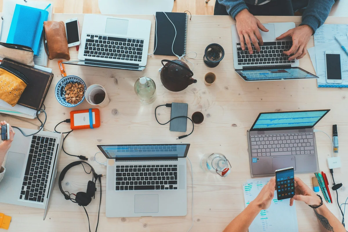 Why Real Estate Teams Outperform Solo Agents Every Time